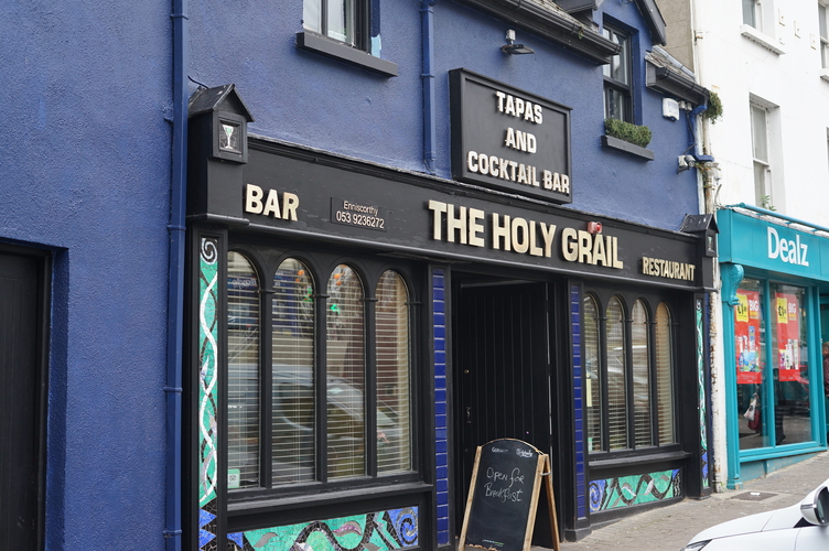 THE HOLY GRAIL Restaurant, Tapas & Cocktail Bar