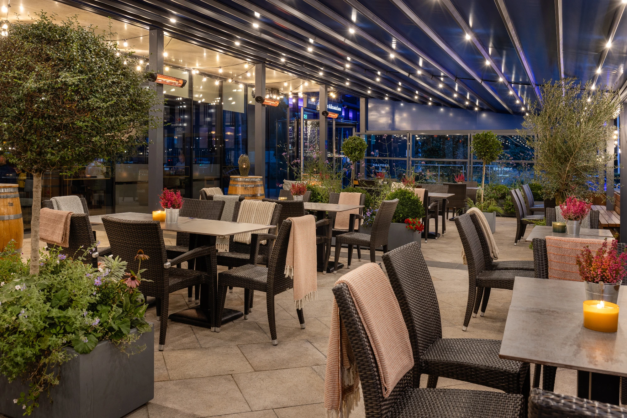 Broyage Bar, Bistro & Terrace