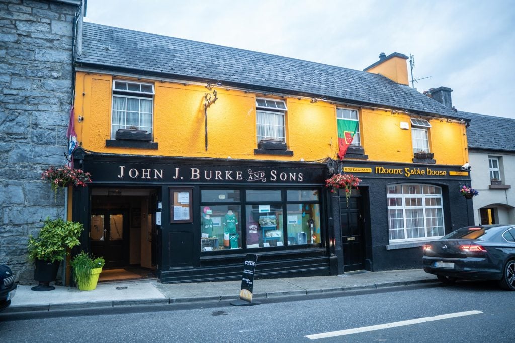 John J. Burke's Bar & Restaurant , Tí Bhúrca, Clonbur. Co Galway. F12X251