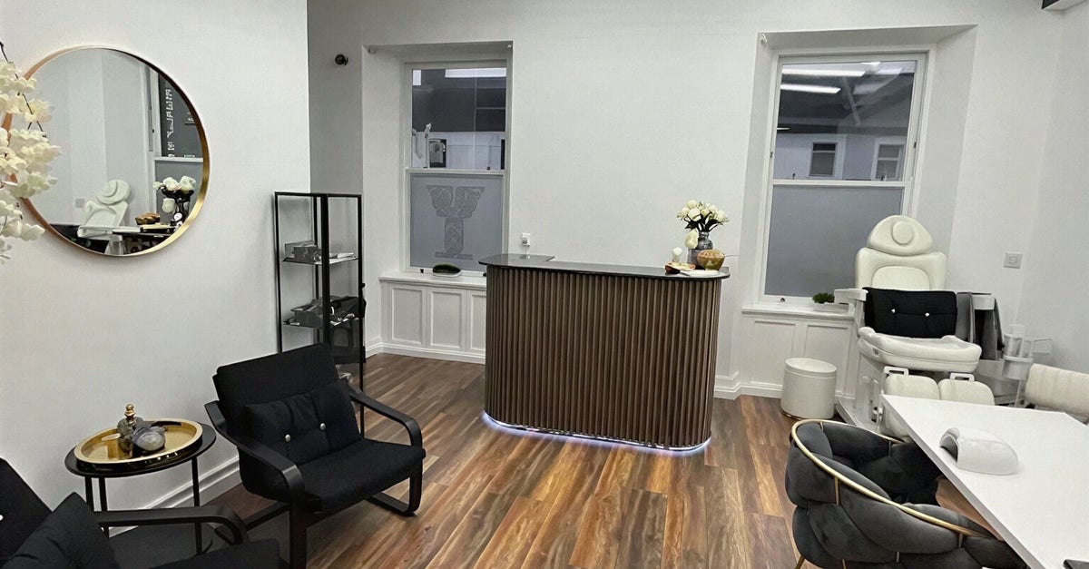 Mono Studio By Justina