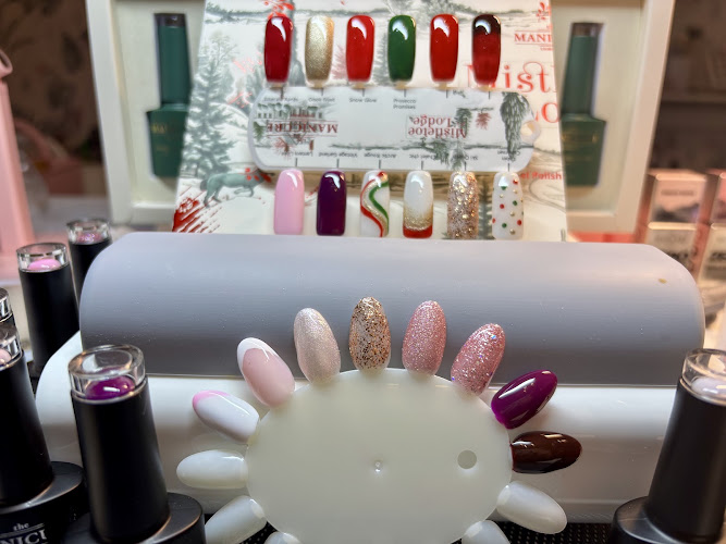 Aura Nails