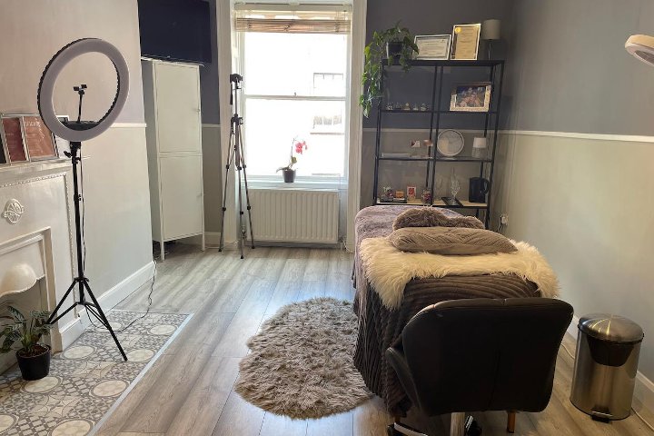 Aline Ferreira Beauty Clinic & Academy