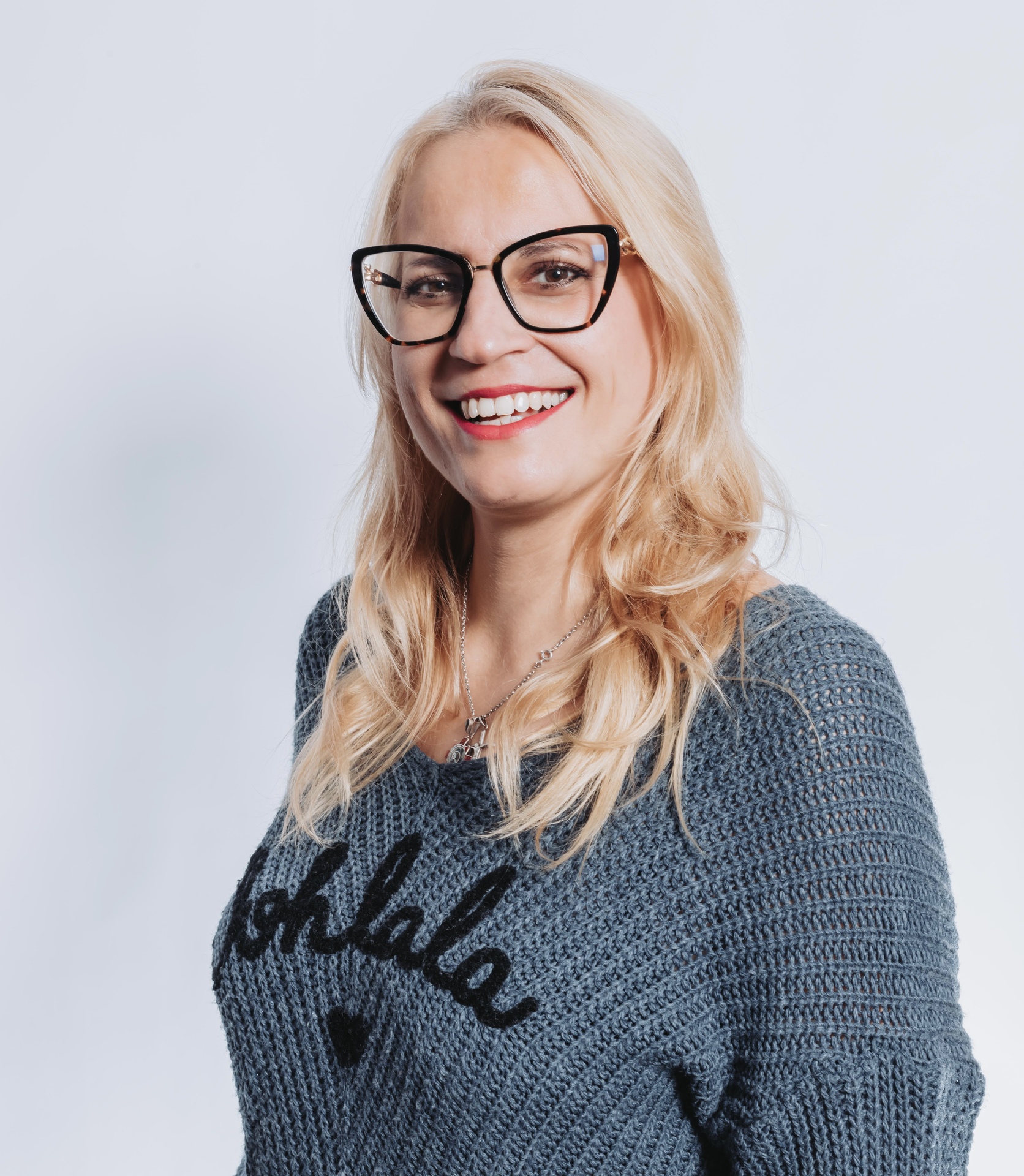 Nadija Bajrami, Award Winning Hypnotherapist,Coach,Reiki Master,End Of Life Doula,Grief Educator,Psychic Medium