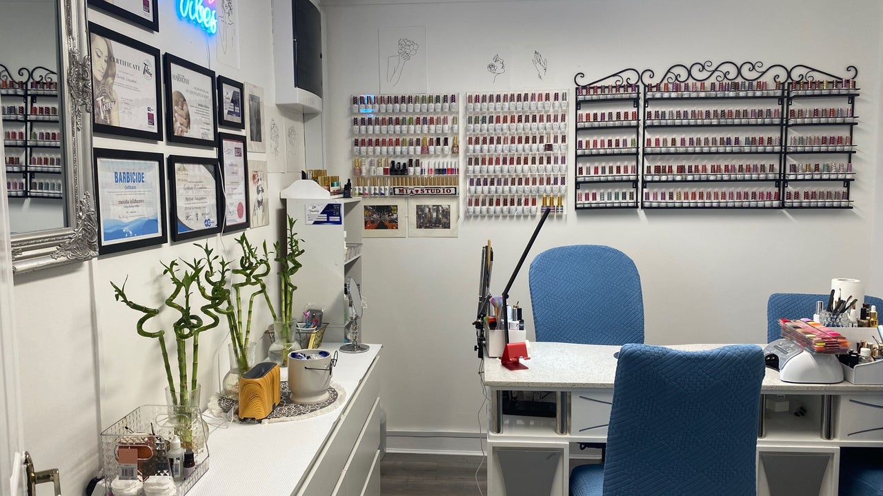 Mia’s Beauty & Nails Studio