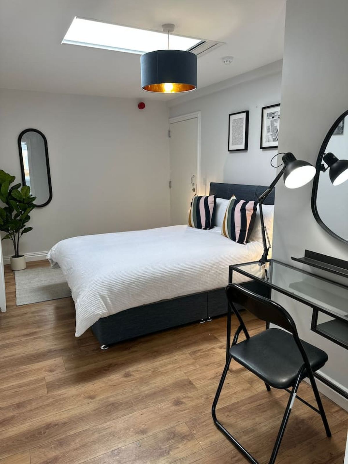 Ocho Homes Lux by Eight Continents - Cave Hill Room
