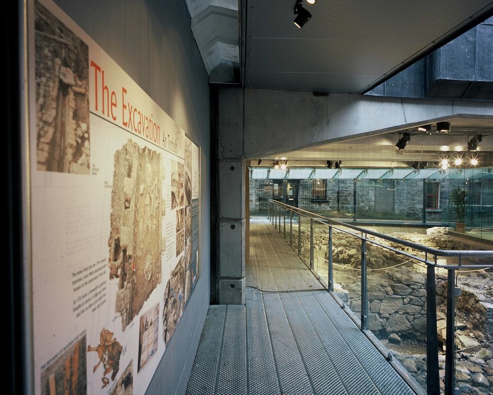 Hall of the Red Earl