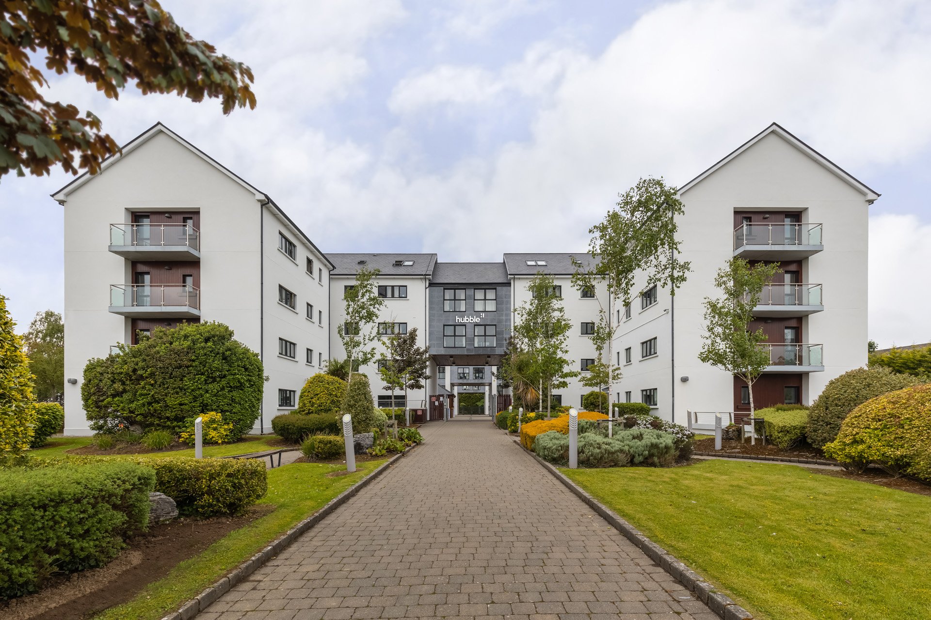 Canvas Cuirt na Coiribe | Summer Accommodation in Galway