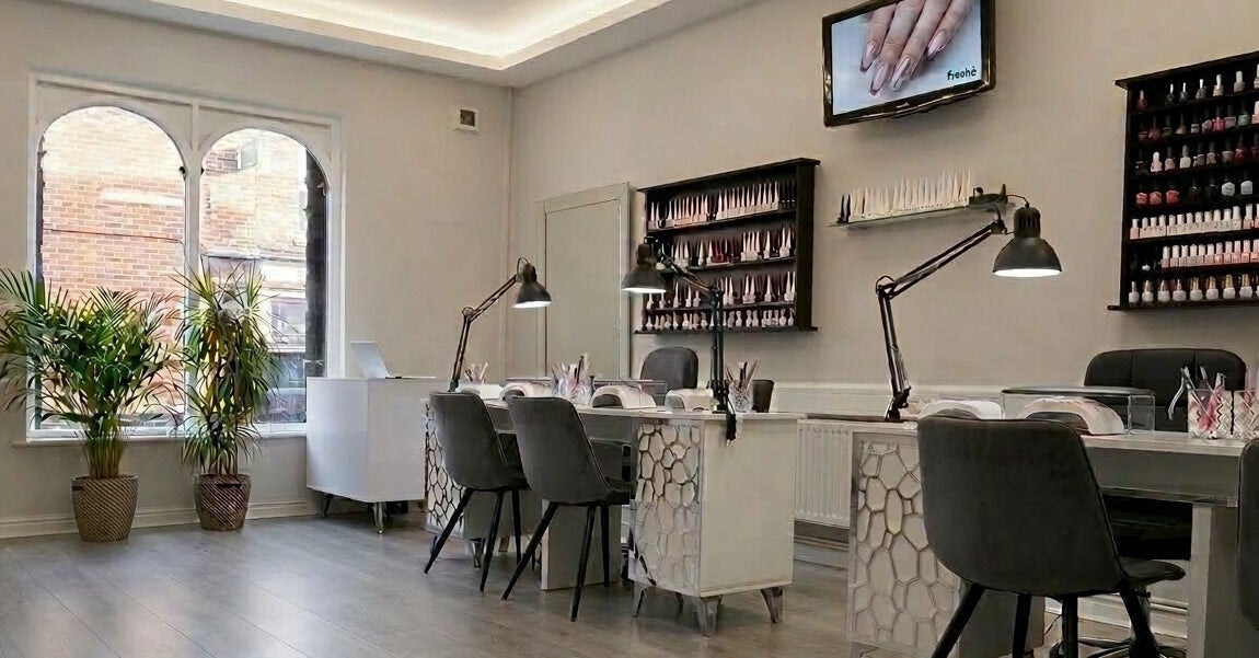 Deluxe Nail & Beauty