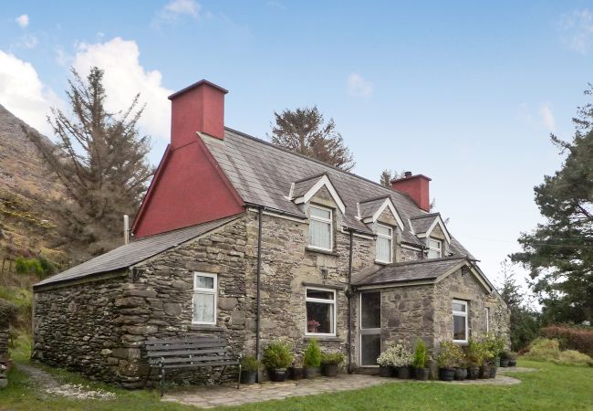 Trident Holiday Homes - Angela's Farmhouse Beara