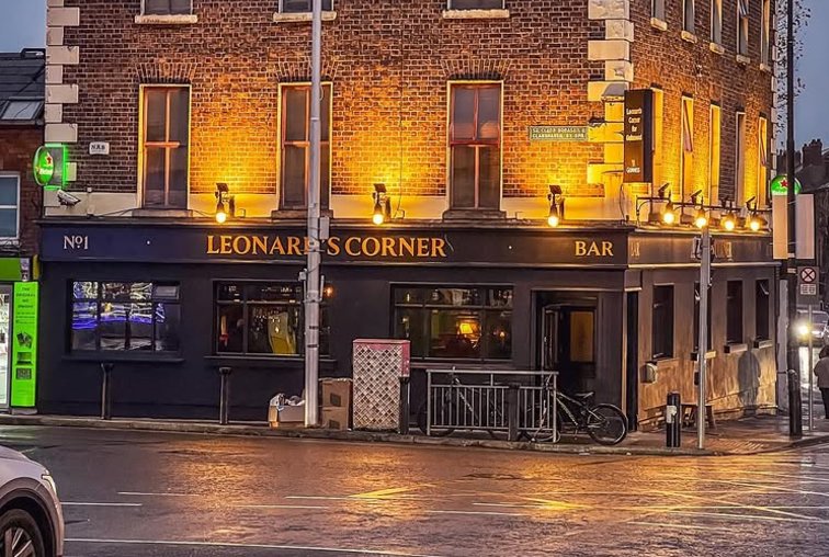 Leonard's Corner Bar